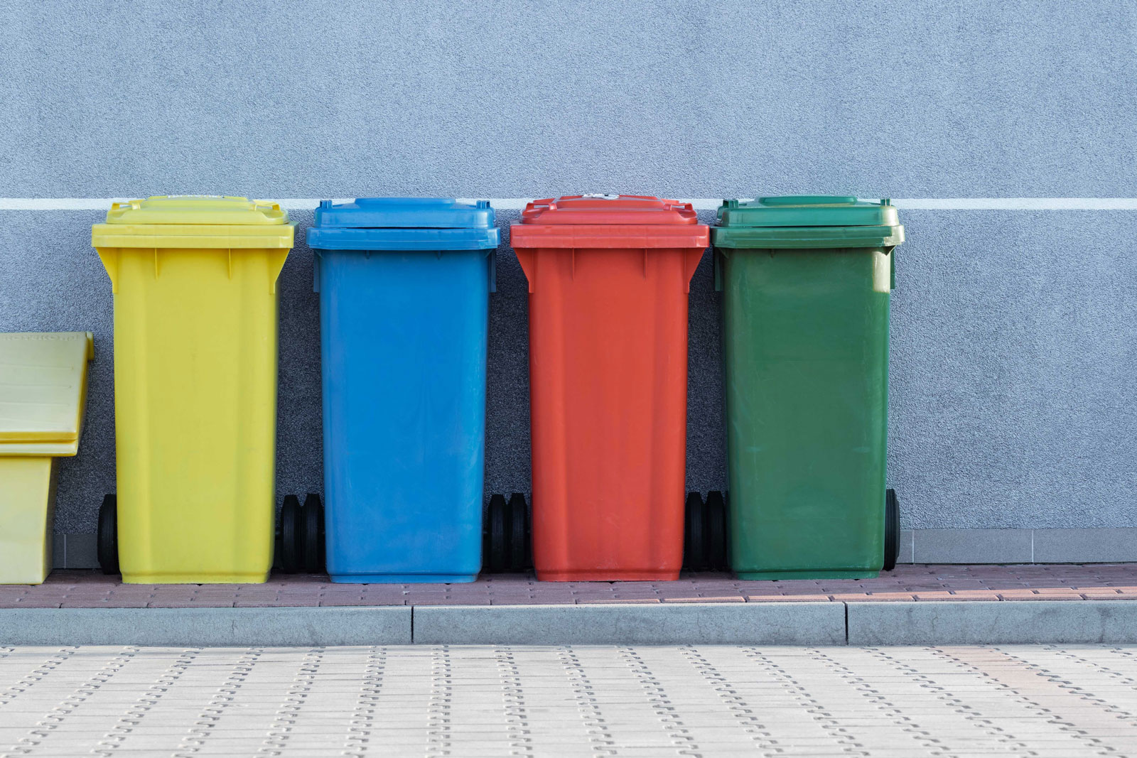 Cubos reciclaje economia circular empleo