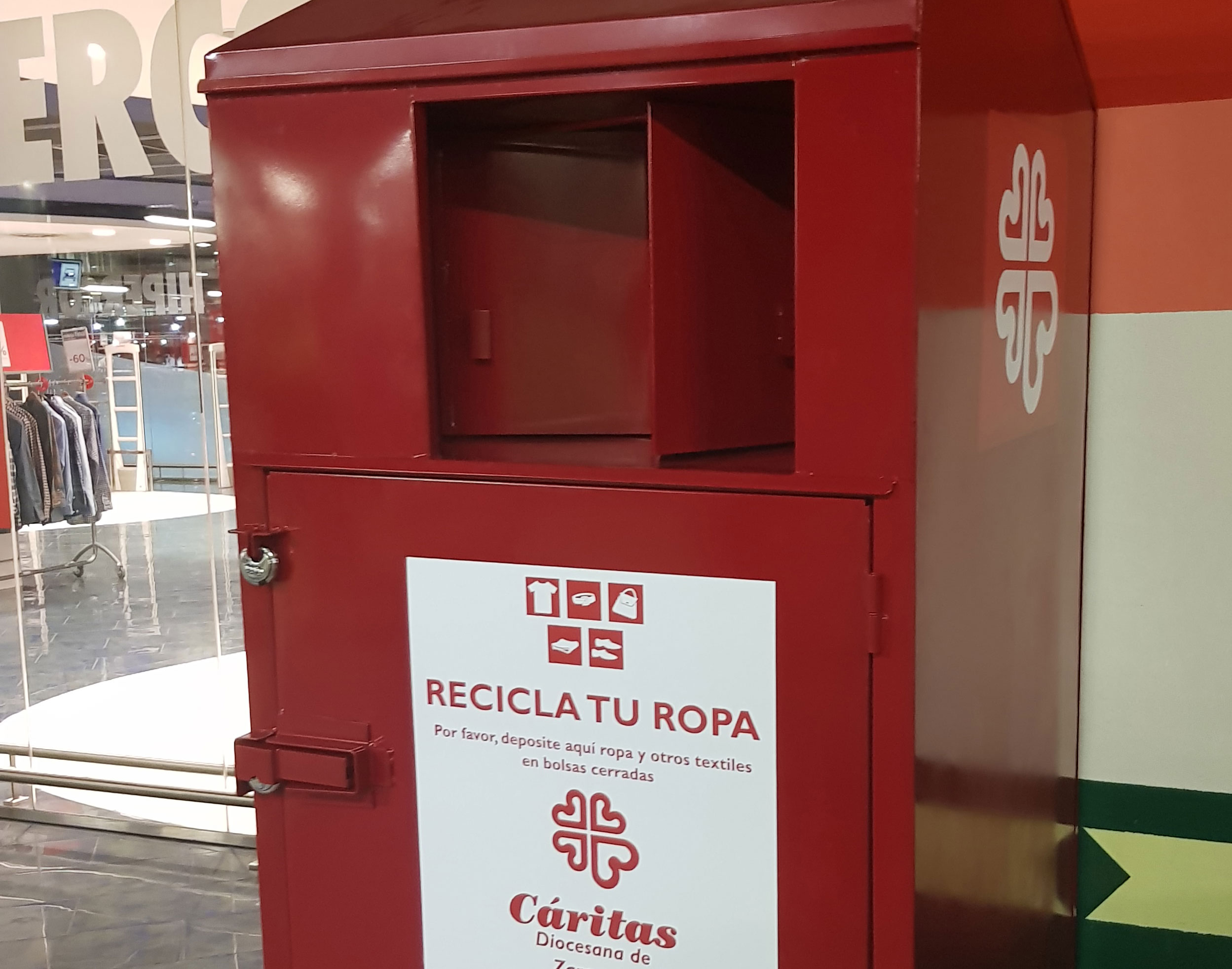 contenedor-cáritas