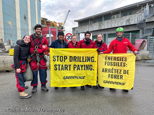 Los activistas llegan a Haugesund tras 13 días de ocupación de la nueva plataforma petrolífera de Shell.