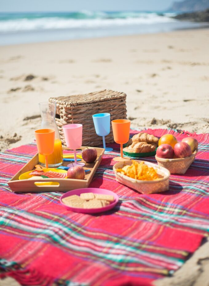 Picnic en la playa - Cómo evitar intoxicaciones alimentarias (Pexels)