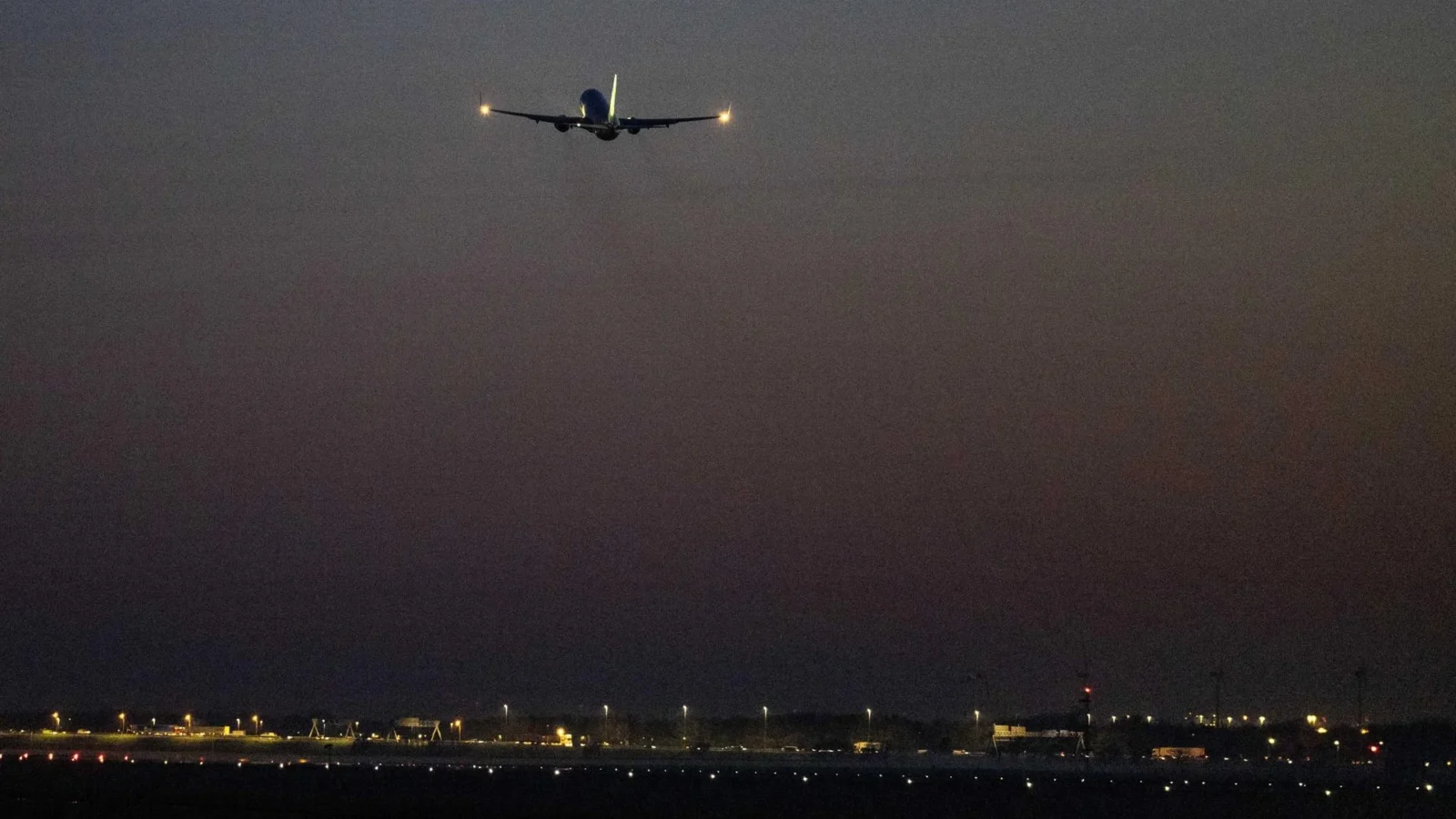 Vuelos nocturnos. Copyright Agencia EFE